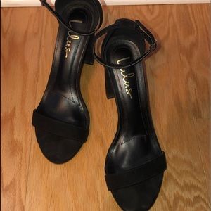 NWOT Lulu’s Black Heels